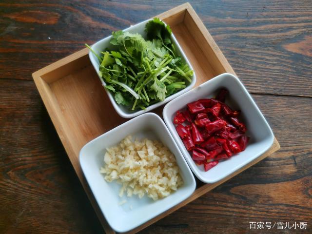 這個(gè)海鮮被稱作“小人仙”，肉質(zhì)肥美，用這個(gè)方法做，一盤不夠吃